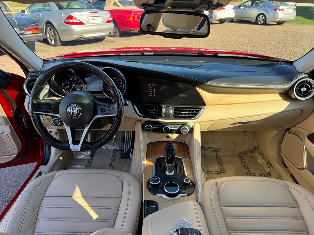 2018 Alfa Romeo Giulia Image 32