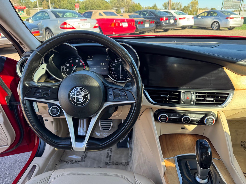 2018 Alfa Romeo Giulia Image 33