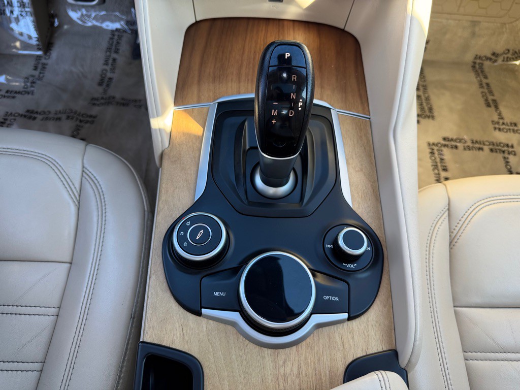 2018 Alfa Romeo Giulia Image 36