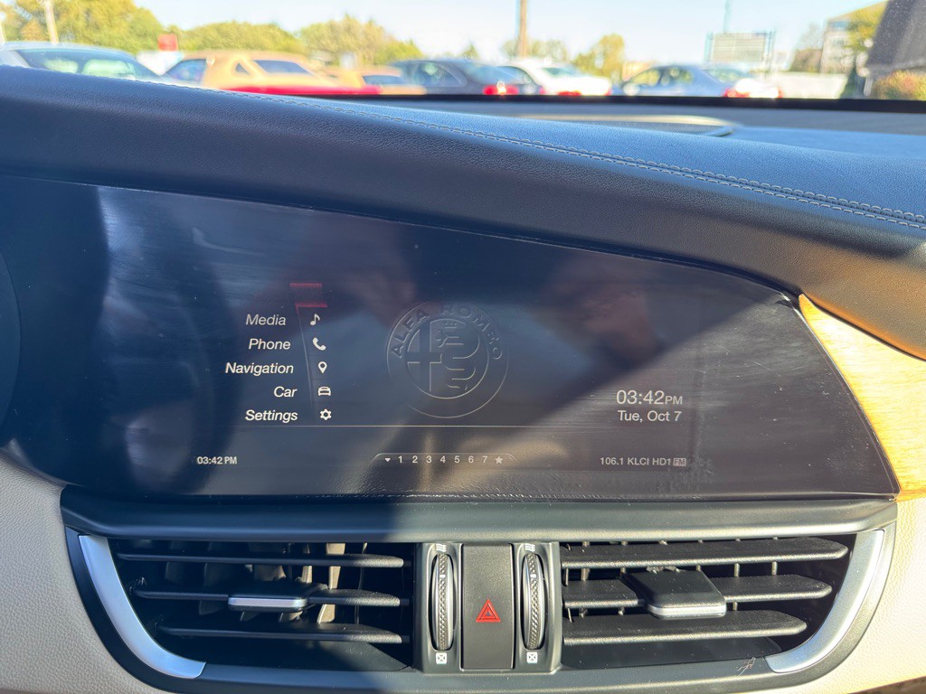 2018 Alfa Romeo Giulia Image 38