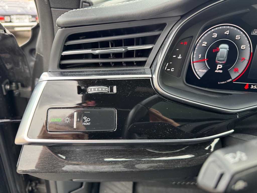 2019 Audi Q8 Image 65