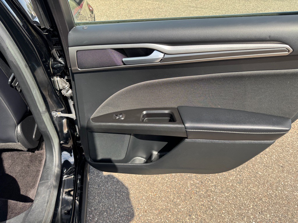 2017 Ford Fusion Image 30