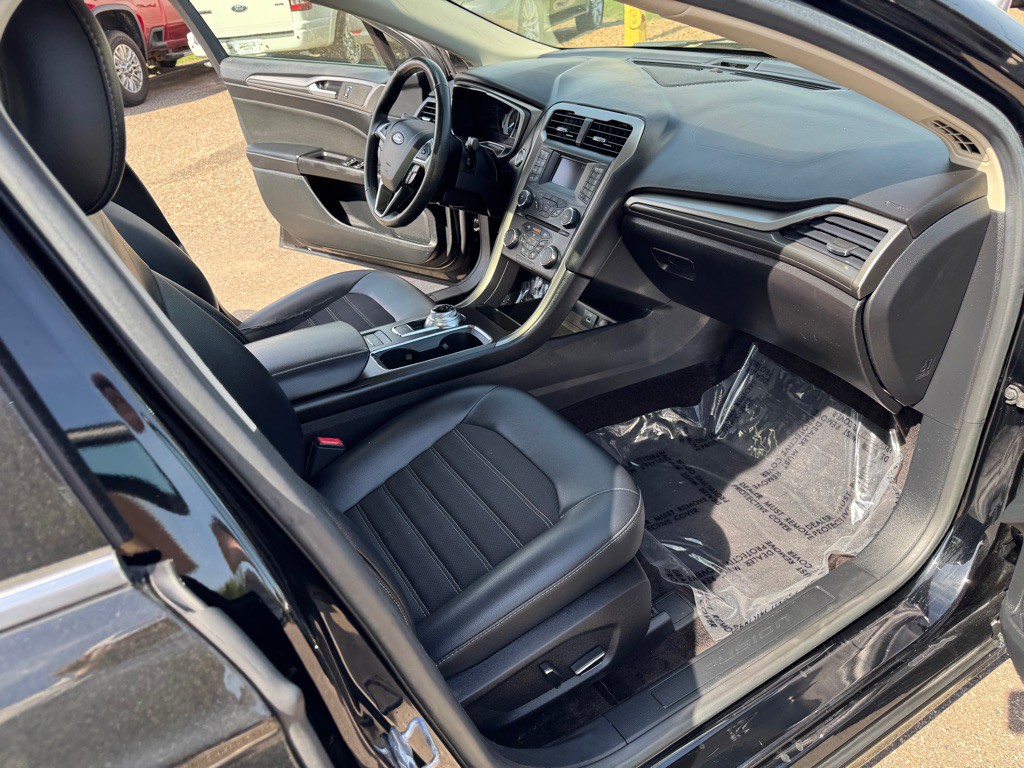 2017 Ford Fusion Image 32