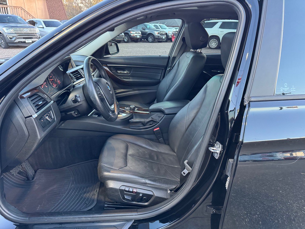 2015 BMW 3 Series Image 16