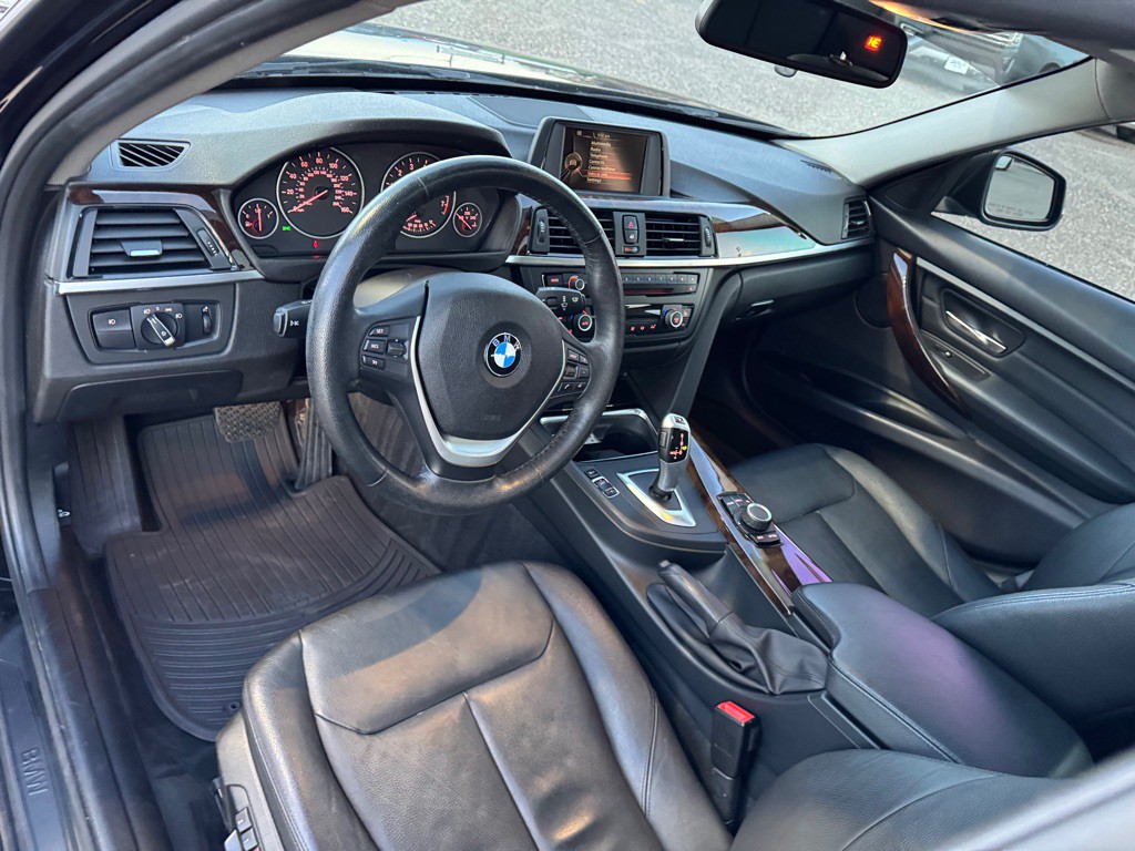 2015 BMW 3 Series Image 18