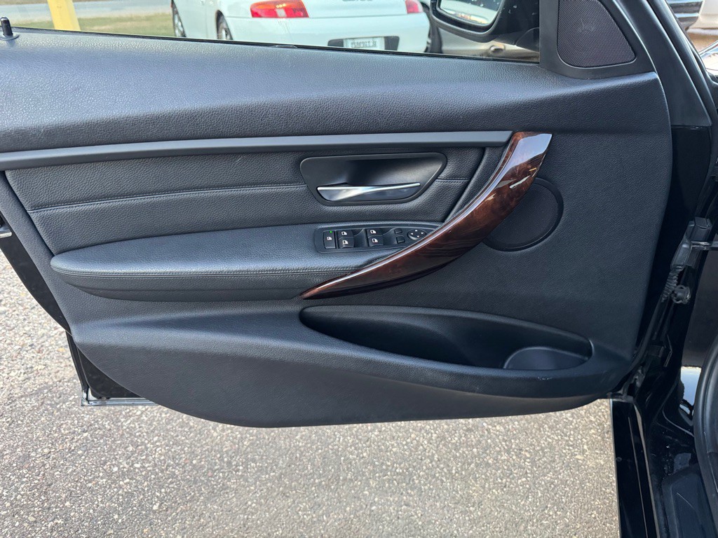 2015 BMW 3 Series Image 19