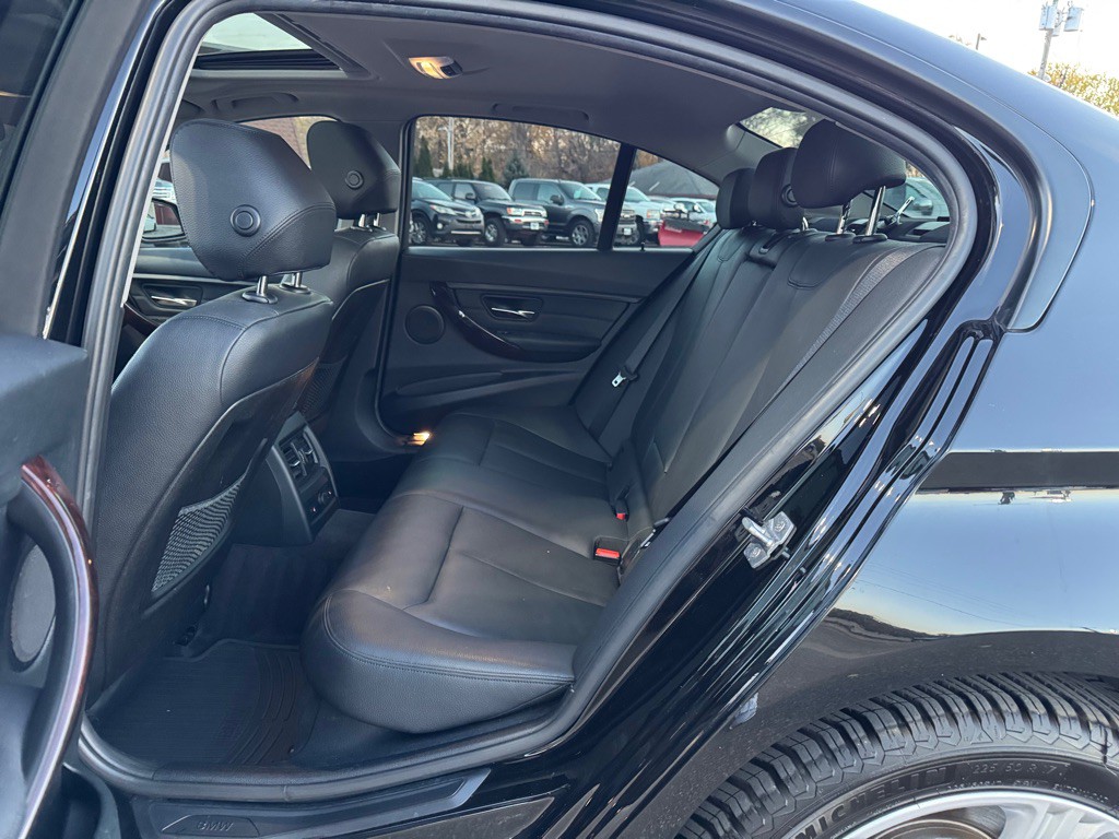 2015 BMW 3 Series Image 20