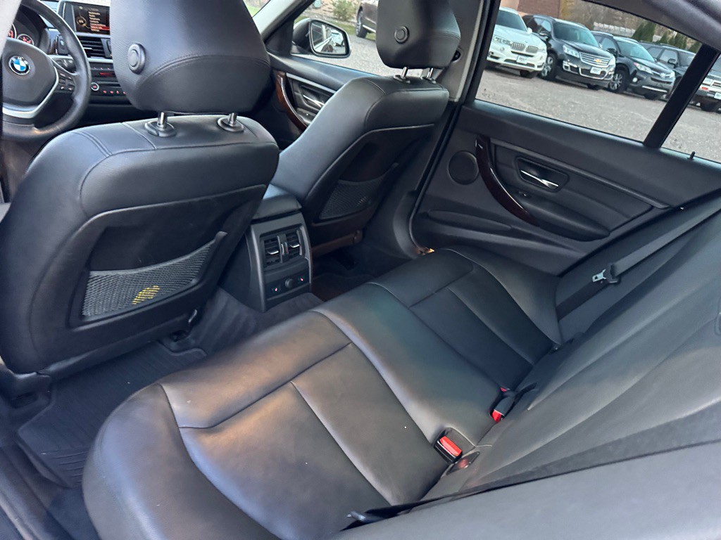 2015 BMW 3 Series Image 21