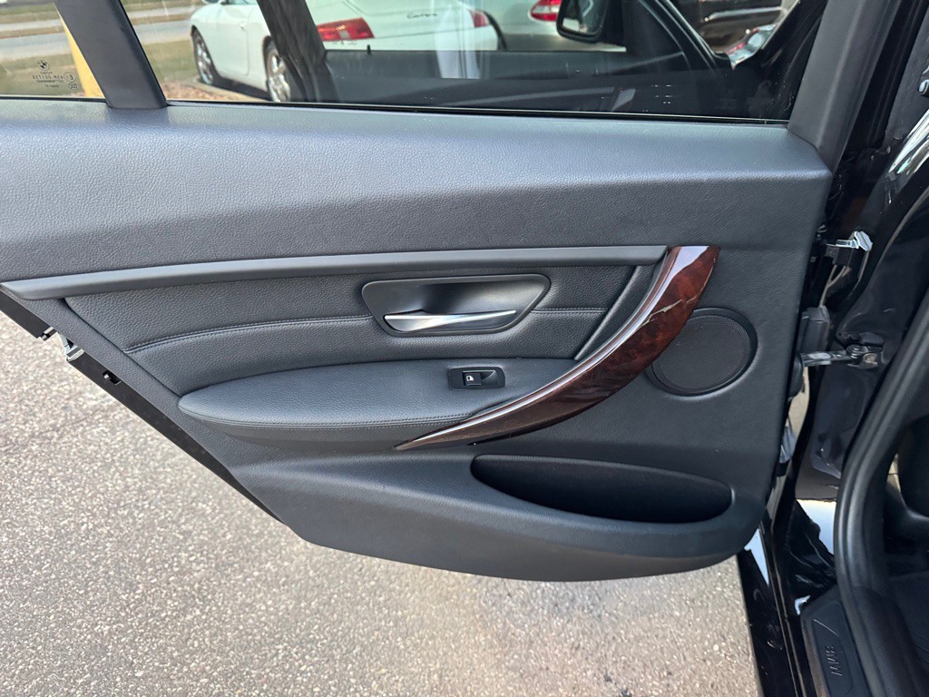 2015 BMW 3 Series Image 22