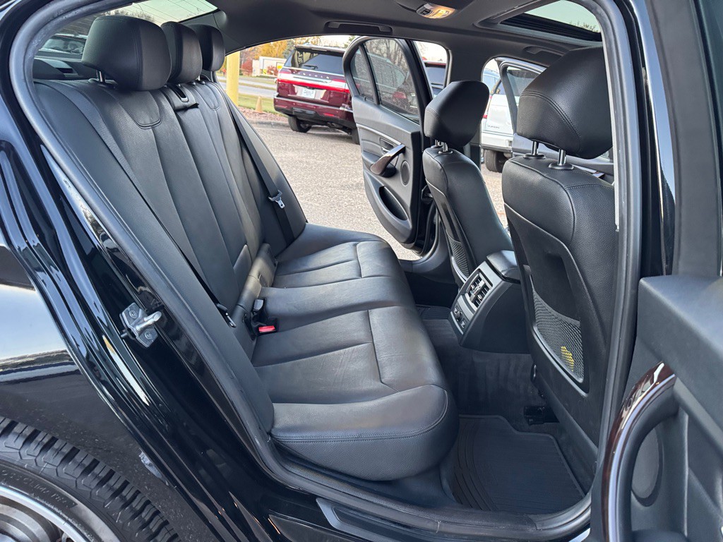 2015 BMW 3 Series Image 23