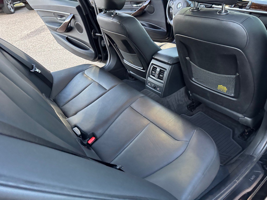 2015 BMW 3 Series Image 24