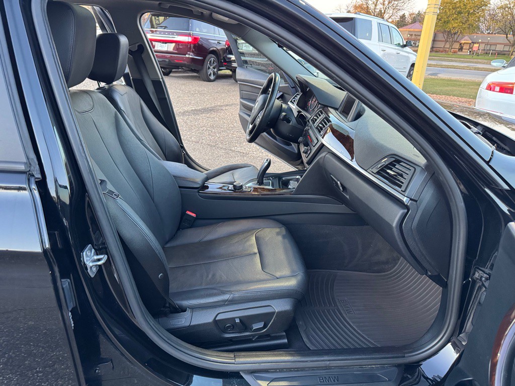 2015 BMW 3 Series Image 26