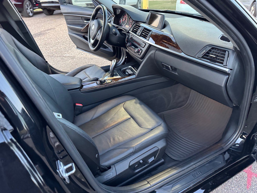 2015 BMW 3 Series Image 27