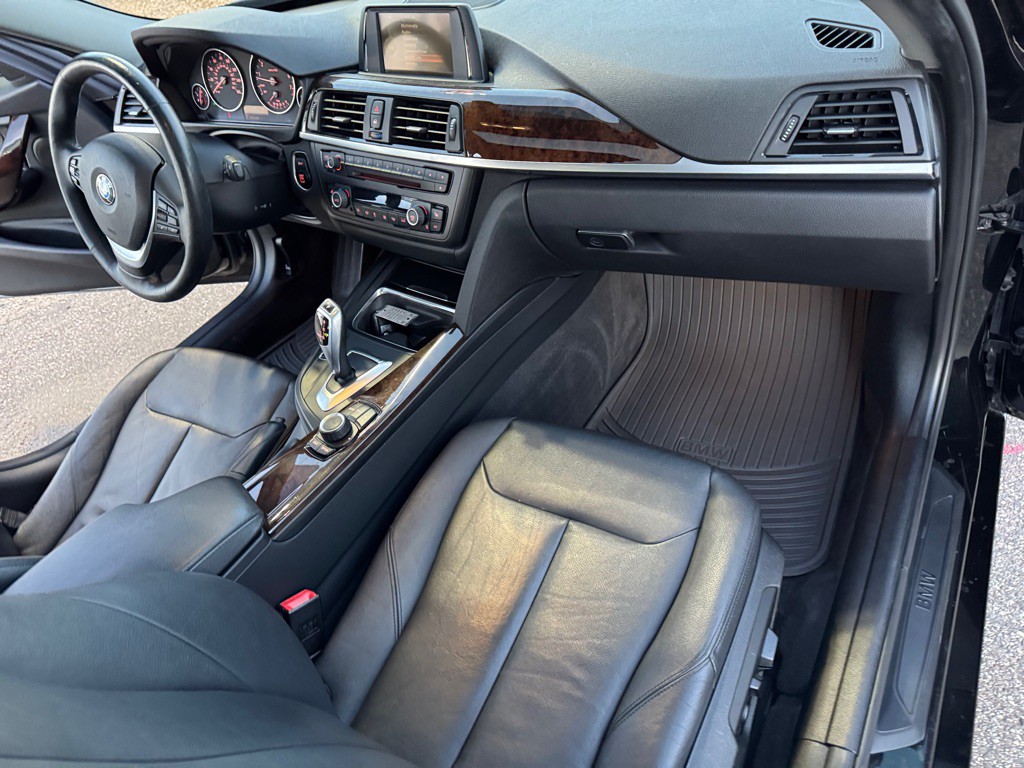 2015 BMW 3 Series Image 28