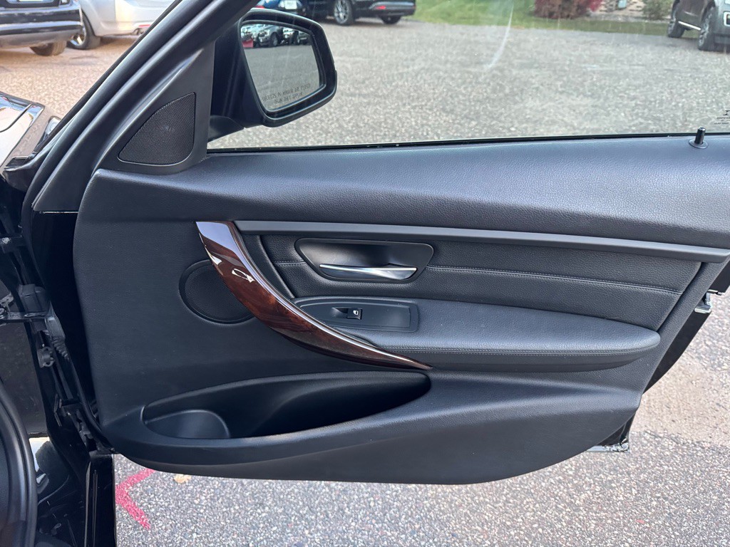 2015 BMW 3 Series Image 29