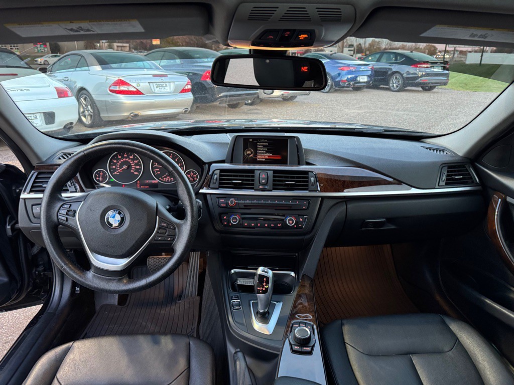 2015 BMW 3 Series Image 31