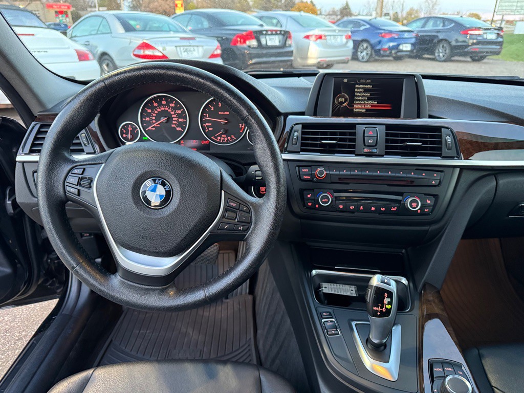 2015 BMW 3 Series Image 32