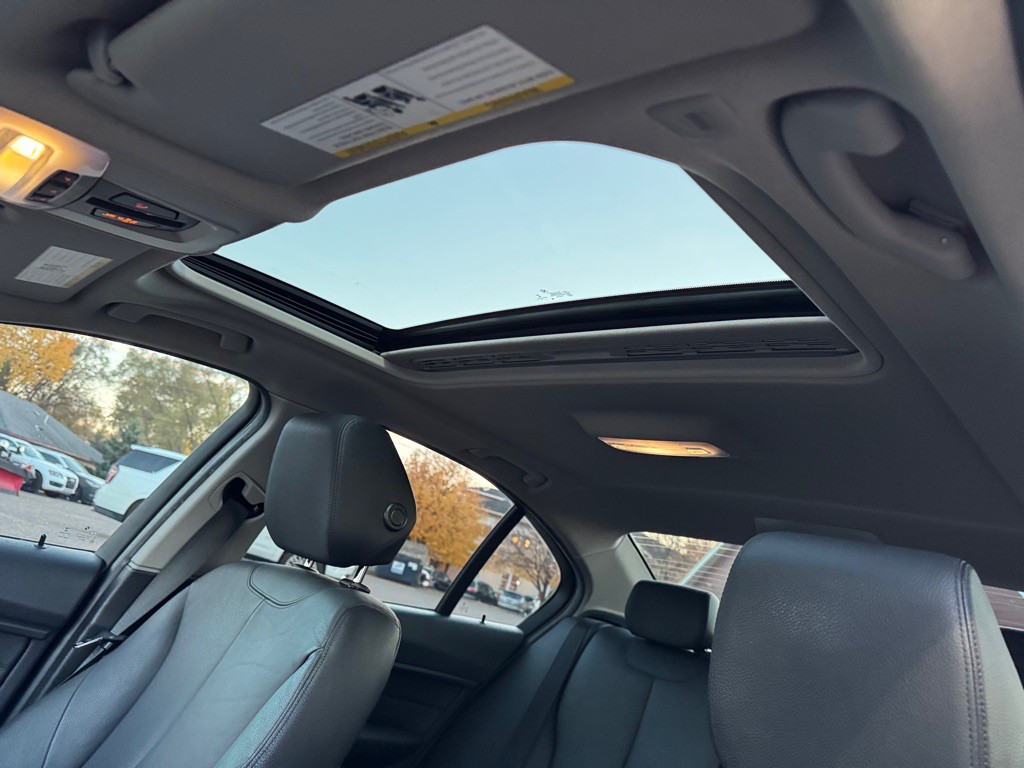 2015 BMW 3 Series Image 33