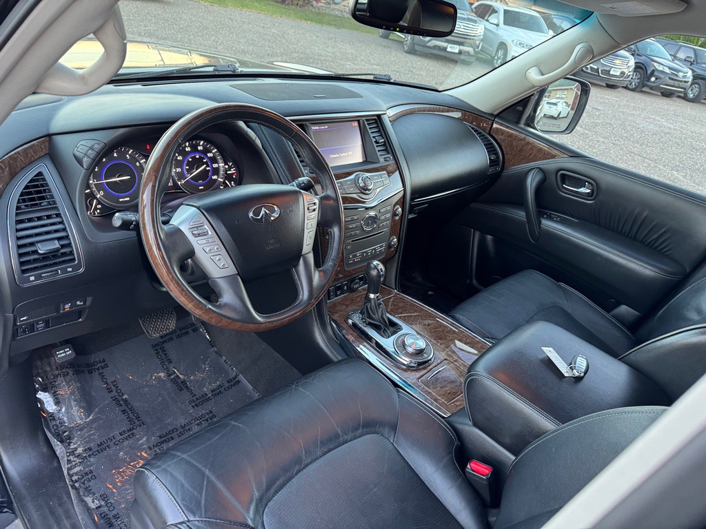 2015 INFINITI QX80 Image 18