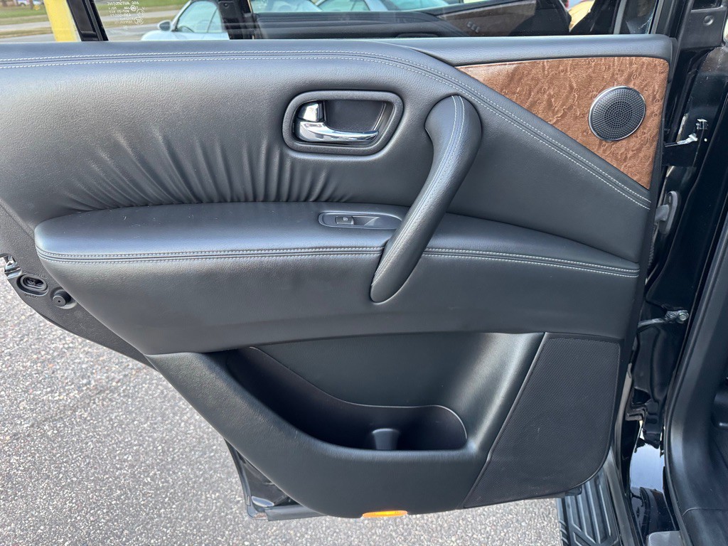 2015 INFINITI QX80 Image 24