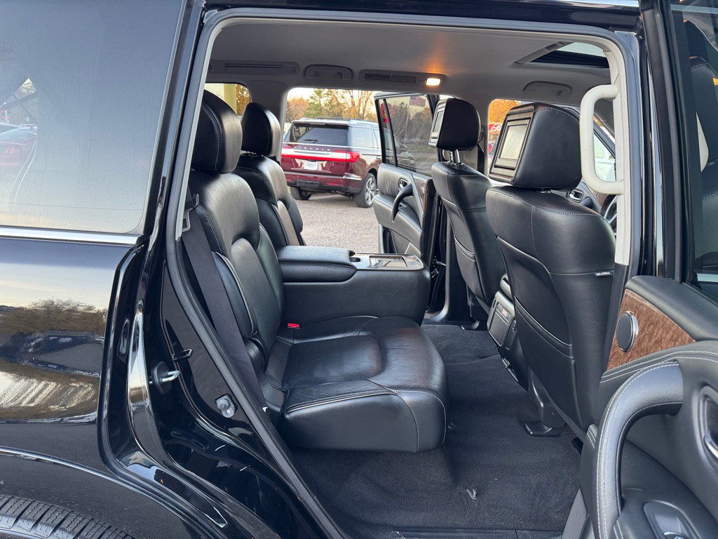 2015 INFINITI QX80 Image 30