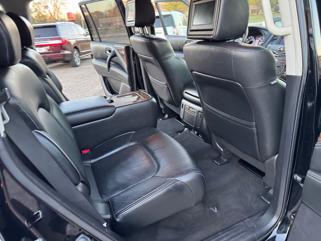 2015 INFINITI QX80 Image 31