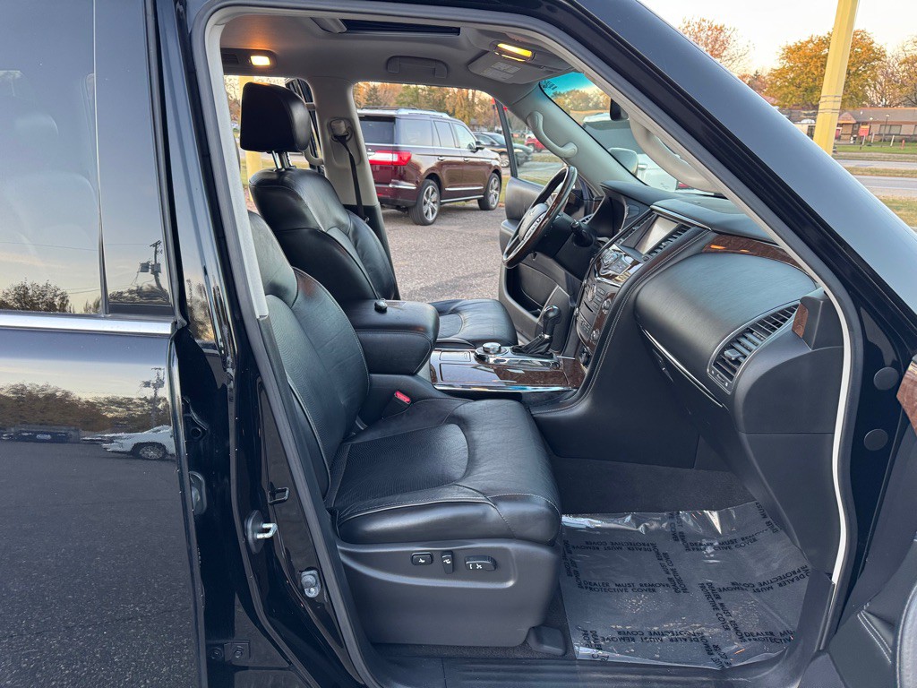 2015 INFINITI QX80 Image 33