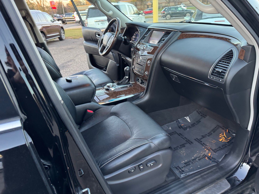 2015 INFINITI QX80 Image 34