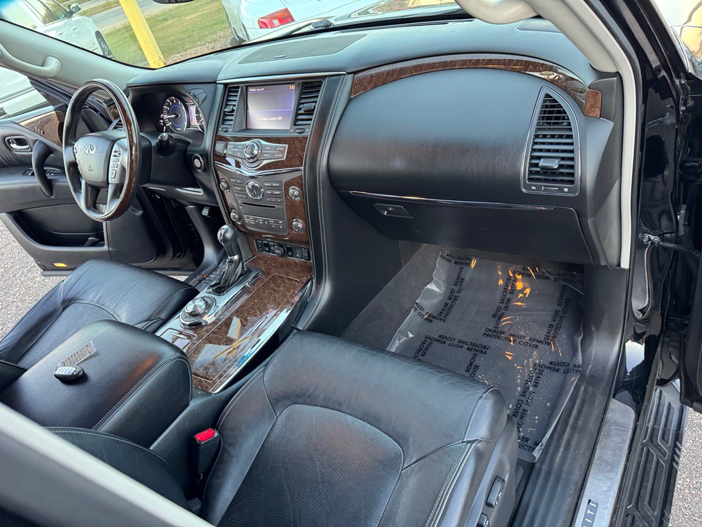 2015 INFINITI QX80 Image 35