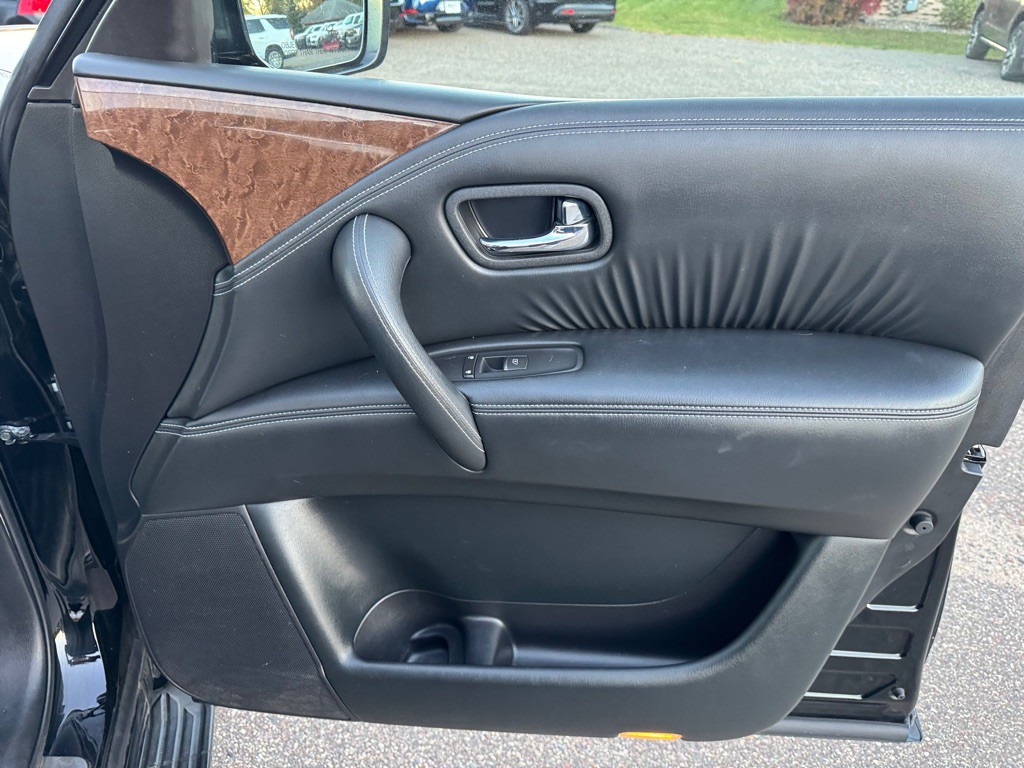 2015 INFINITI QX80 Image 36