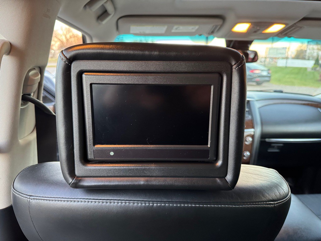 2015 INFINITI QX80 Image 37