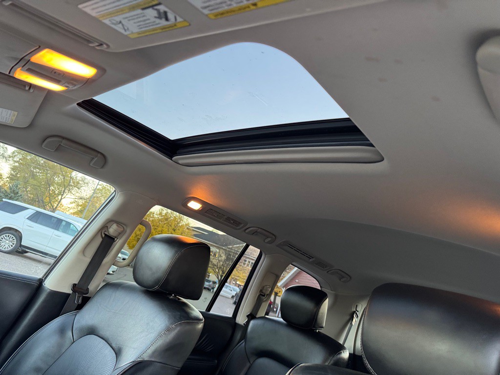 2015 INFINITI QX80 Image 41