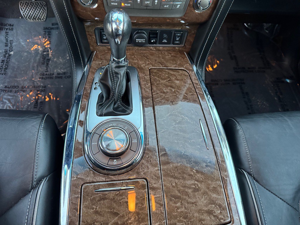 2015 INFINITI QX80 Image 43