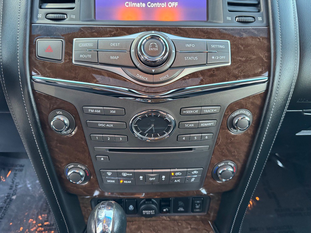 2015 INFINITI QX80 Image 45