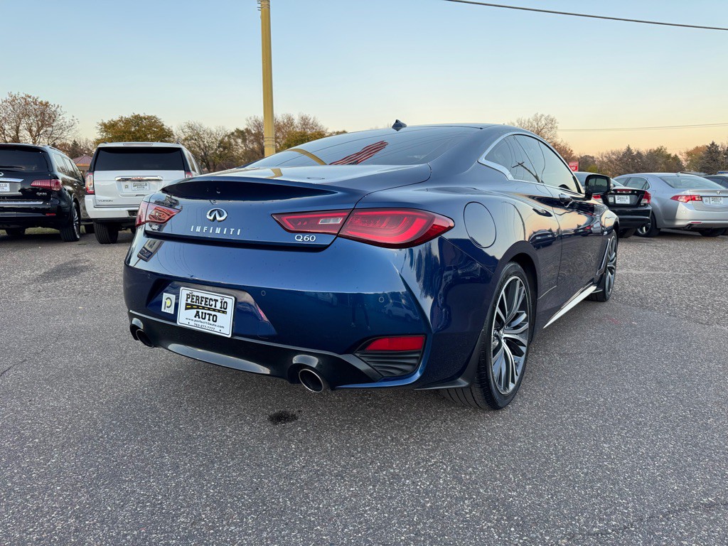 2017 INFINITI Q60 Image 5