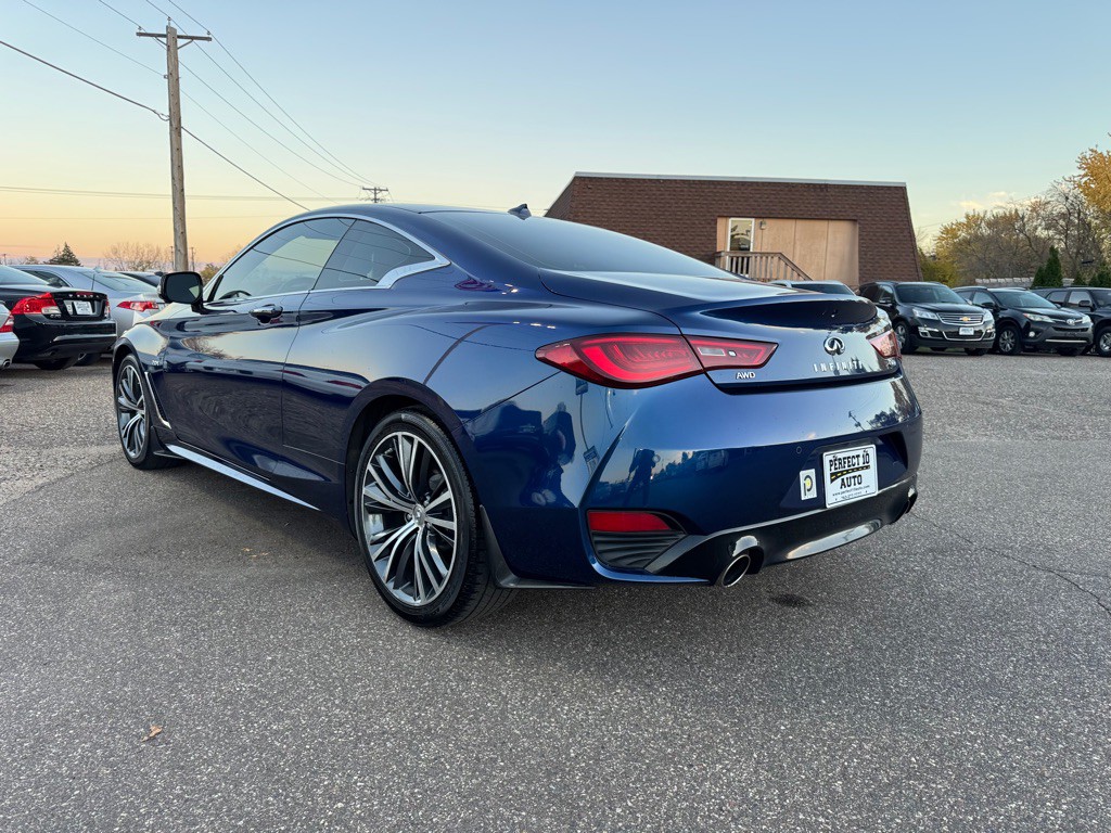2017 INFINITI Q60 Image 7