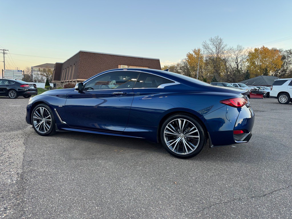 2017 INFINITI Q60 Image 8