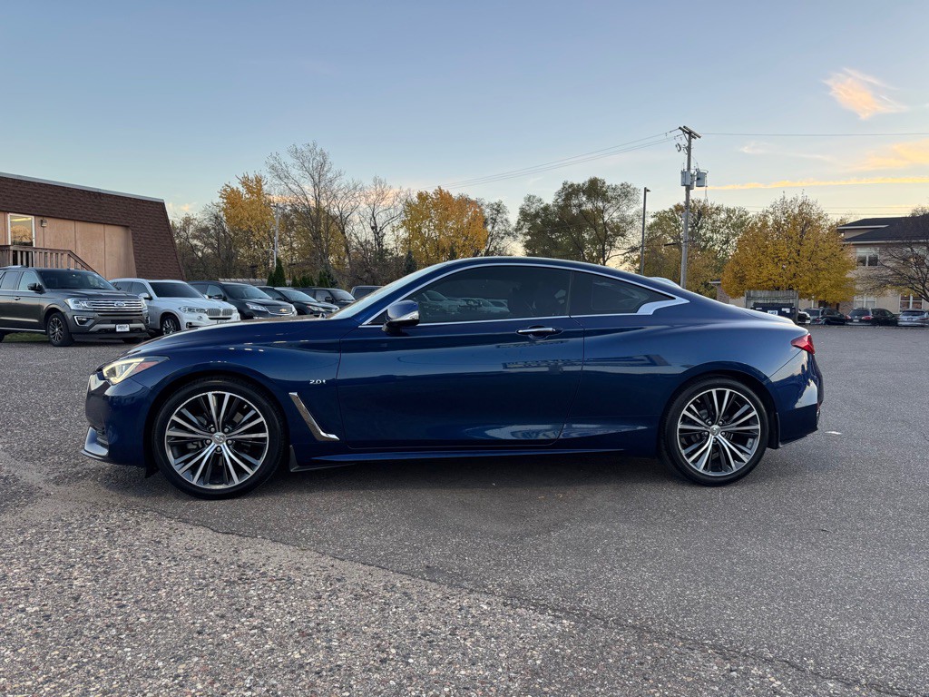 2017 INFINITI Q60 Image 9