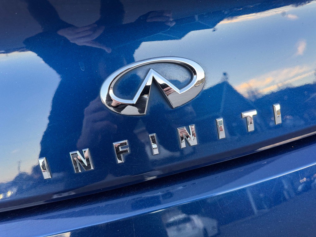 2017 INFINITI Q60 Image 13
