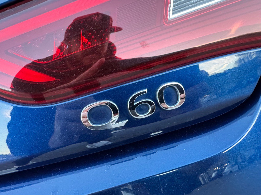 2017 INFINITI Q60 Image 14