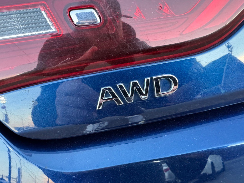 2017 INFINITI Q60 Image 15