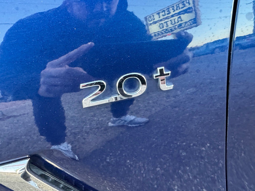 2017 INFINITI Q60 Image 16