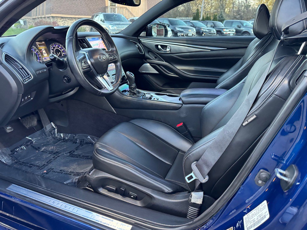 2017 INFINITI Q60 Image 18