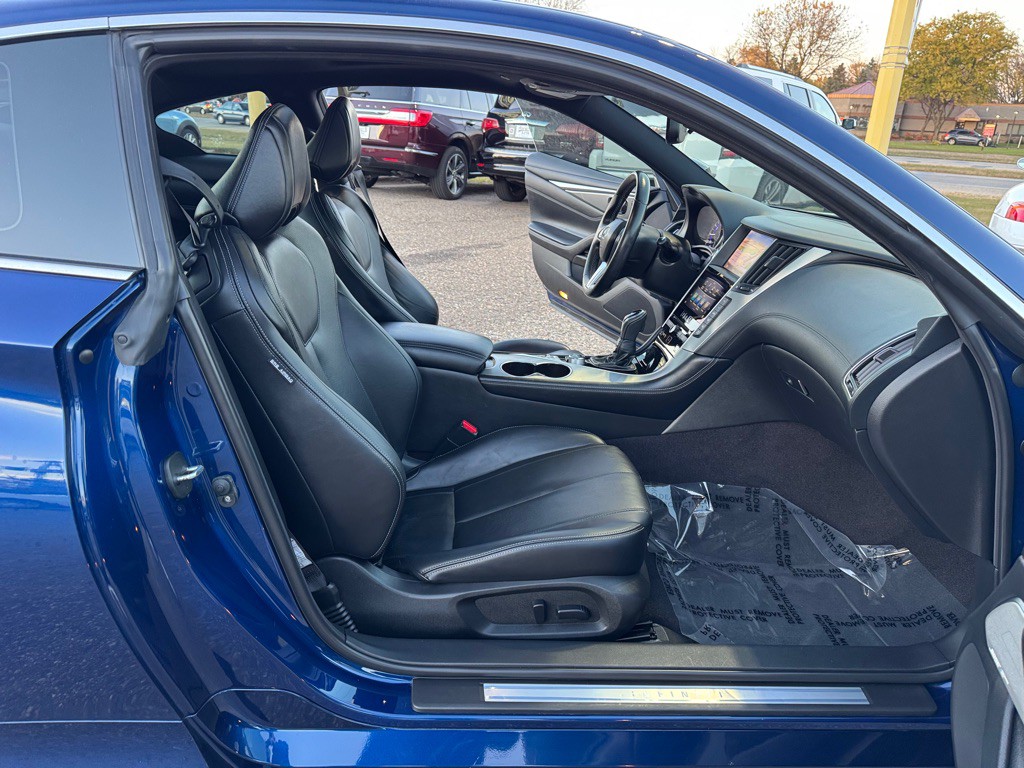 2017 INFINITI Q60 Image 26