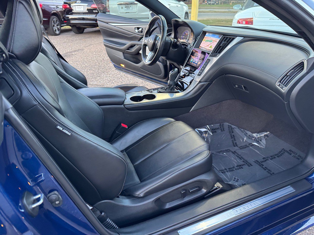 2017 INFINITI Q60 Image 27