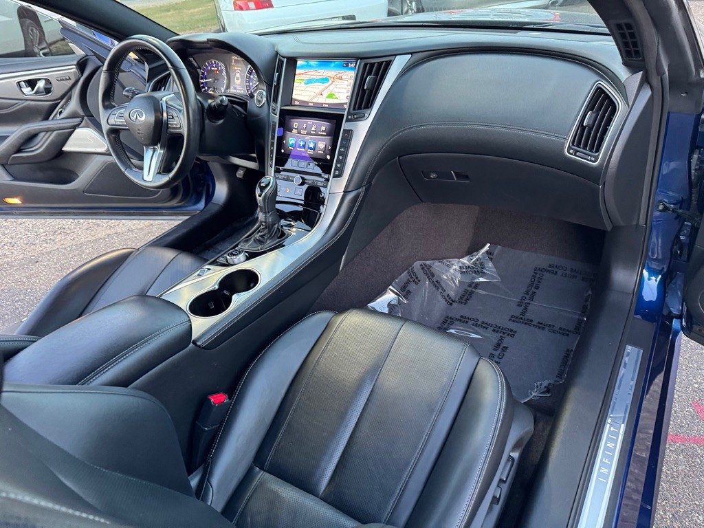 2017 INFINITI Q60 Image 28