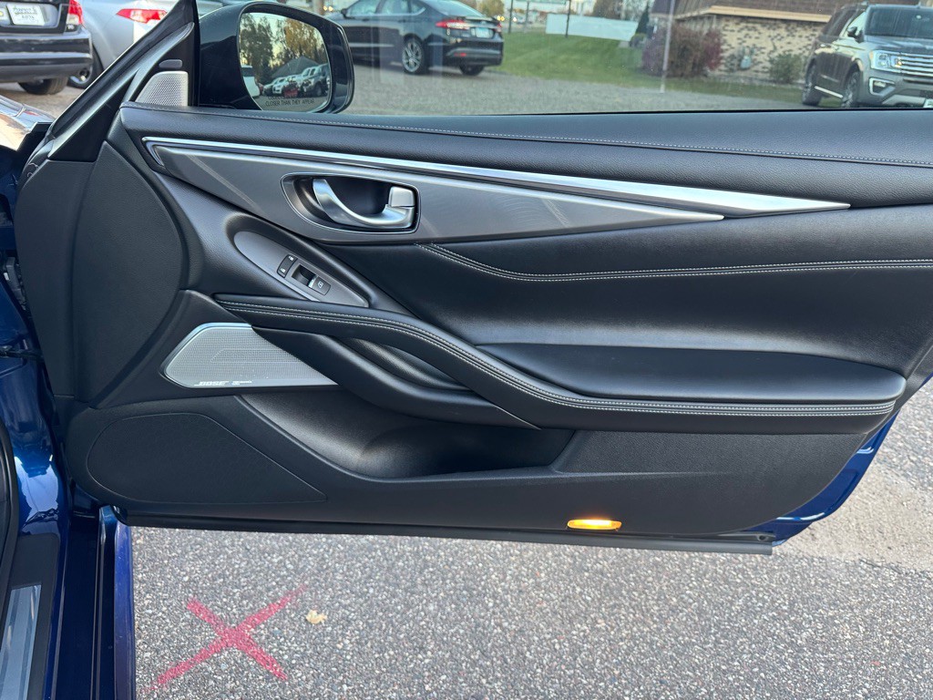 2017 INFINITI Q60 Image 29