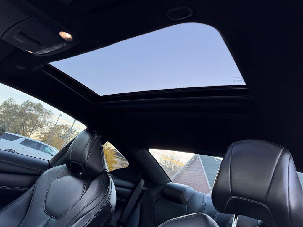 2017 INFINITI Q60 Image 31