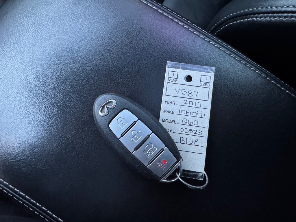 2017 INFINITI Q60 Image 32