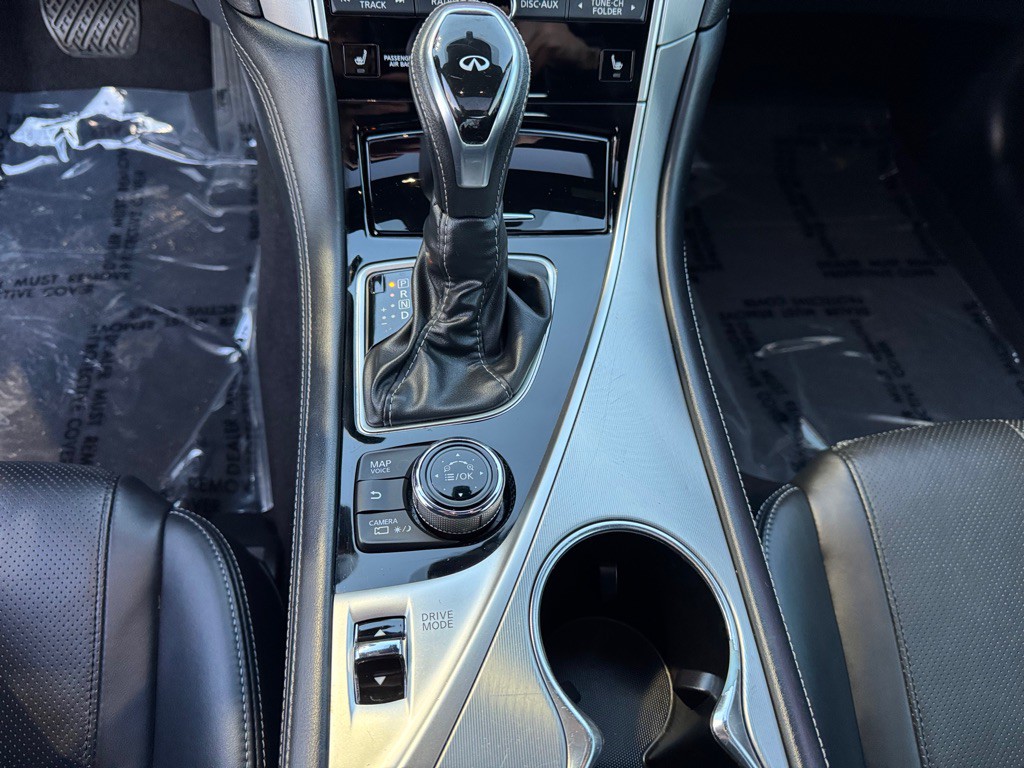 2017 INFINITI Q60 Image 33
